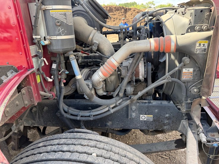 2008-peterbilt-335-image-38