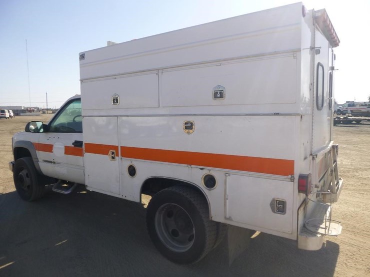 2002-chevrolet-3500hd-image-5