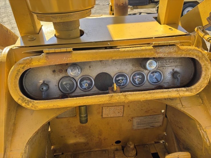 caterpillar-crawler-loader-image-21