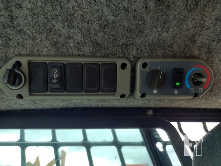 2008-bobcat-s250-image-10