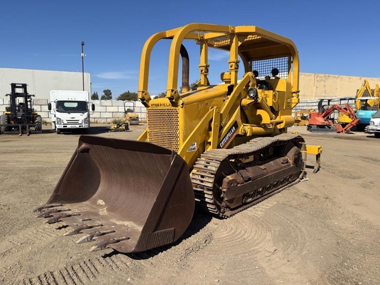 caterpillar-crawler-loader-image-1