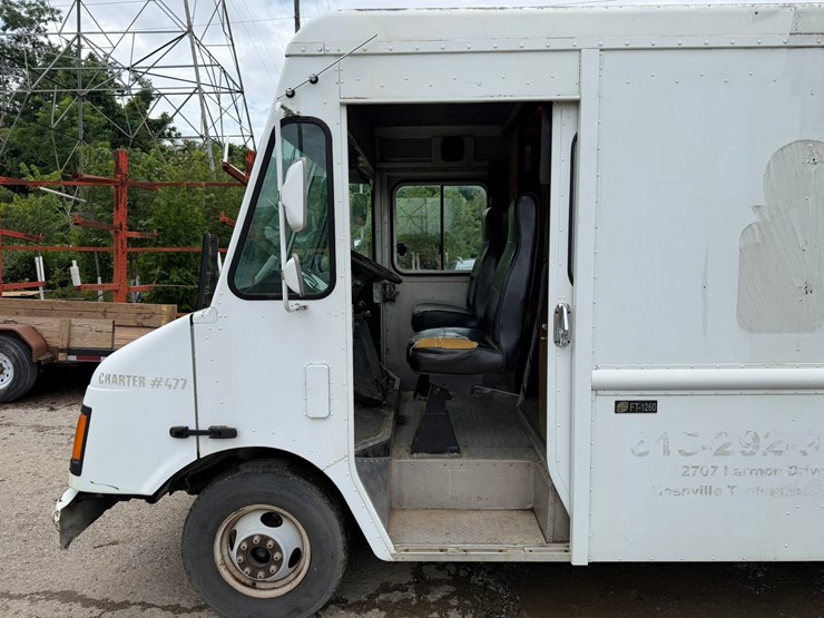 #4048-•-2000-workhorse-ft-1260-van-image-13