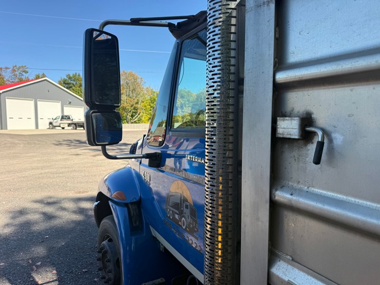 2002-international-durastar-4300-image-25