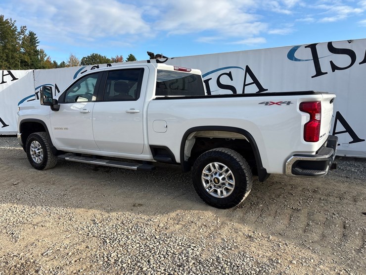 2022-chevrolet-2500-image-3