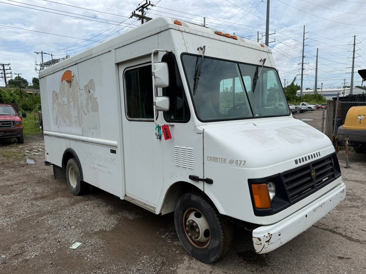 #4048-•-2000-workhorse-ft-1260-van-image-7