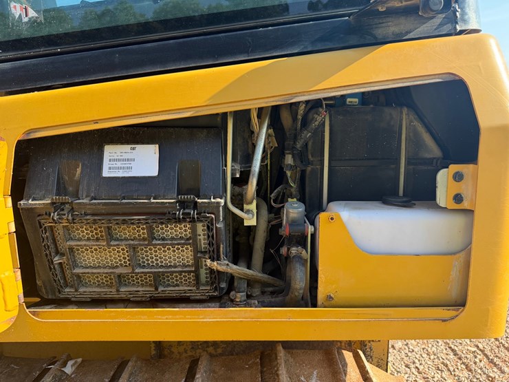 caterpillar-d5k2-lgp-image-32