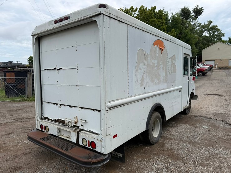 #4048-•-2000-workhorse-ft-1260-van-image-5