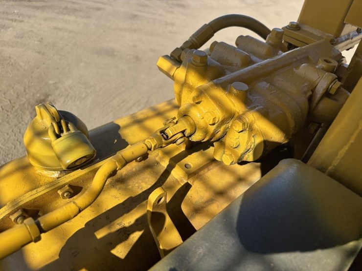 caterpillar-crawler-loader-image-28