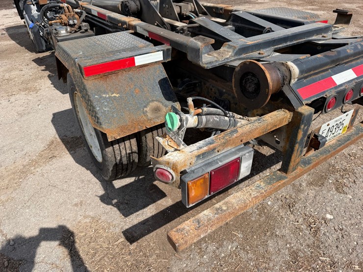 #1617-•-2020-chevrolet-5500xd-roll-off-truck-image-19
