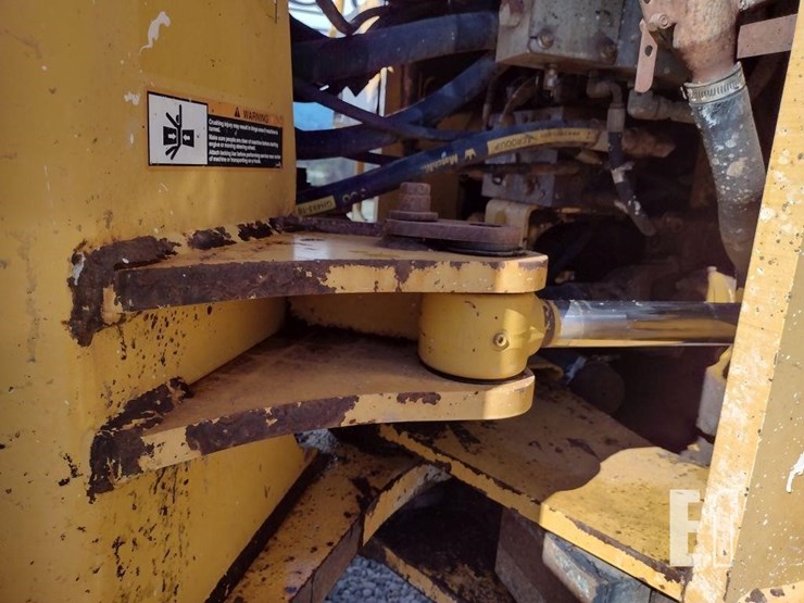 2012-deere-744k-image-23