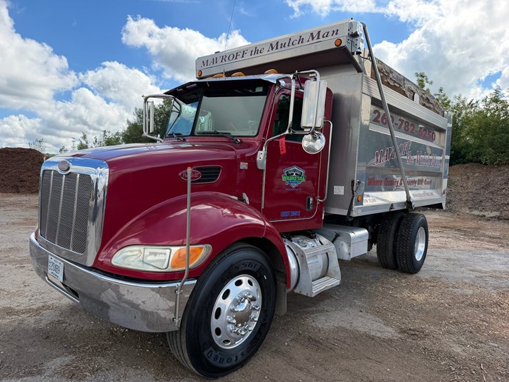 2008-peterbilt-335-image-1