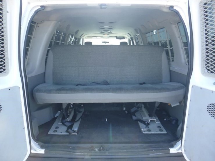 2012-ford-econoline-350-image-8