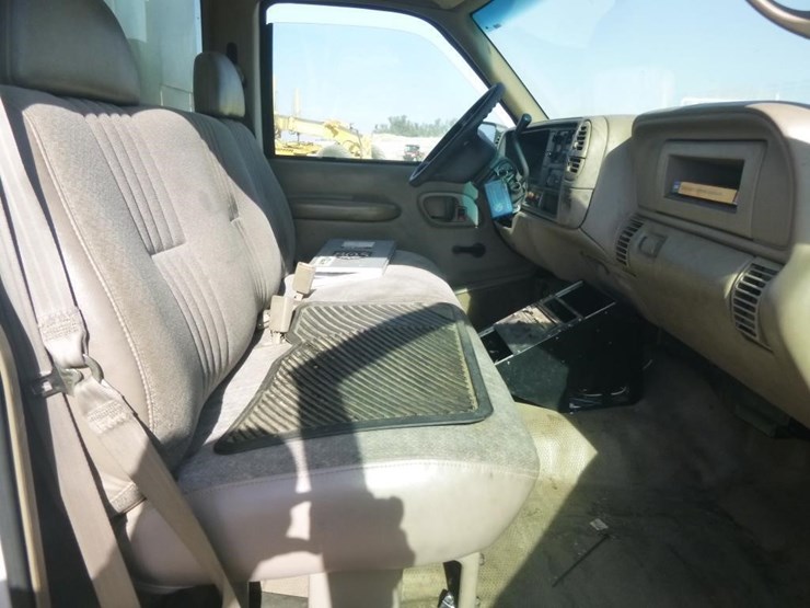 2002-chevrolet-3500hd-image-19