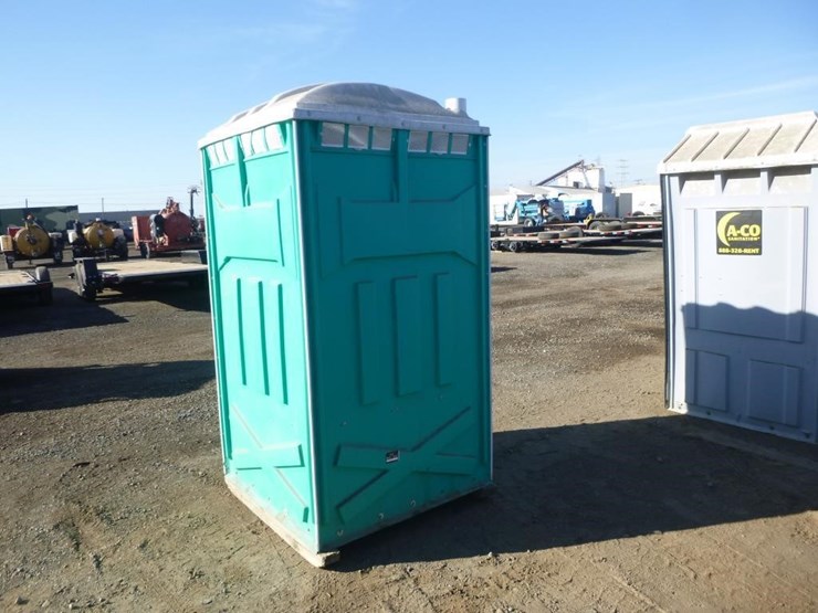 portable-restroom-image-4