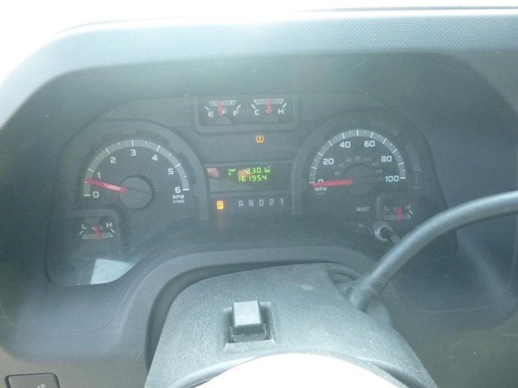 2012-ford-econoline-350-image-14