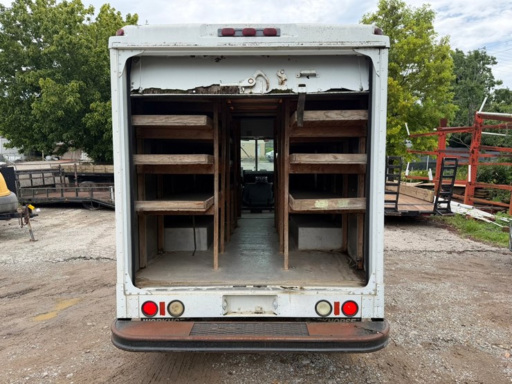 #4048-•-2000-workhorse-ft-1260-van-image-10