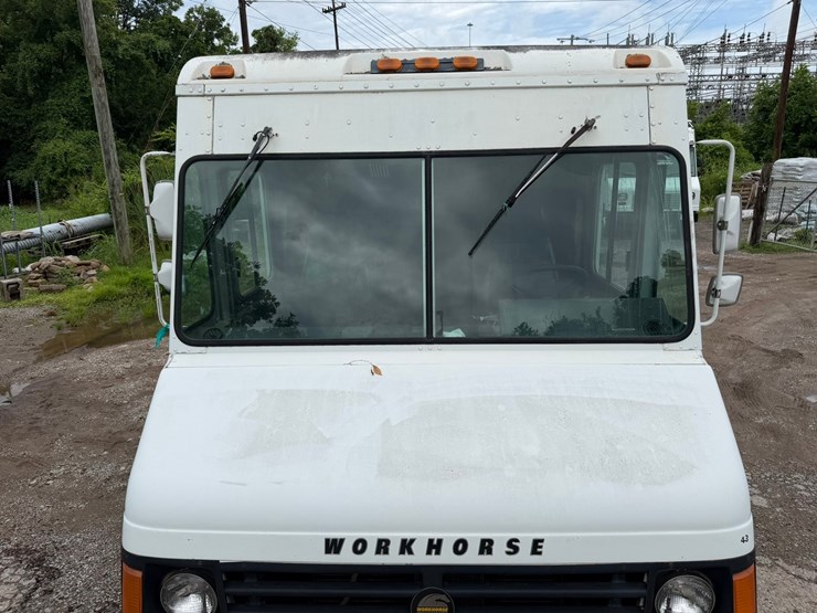 #4048-•-2000-workhorse-ft-1260-van-image-9