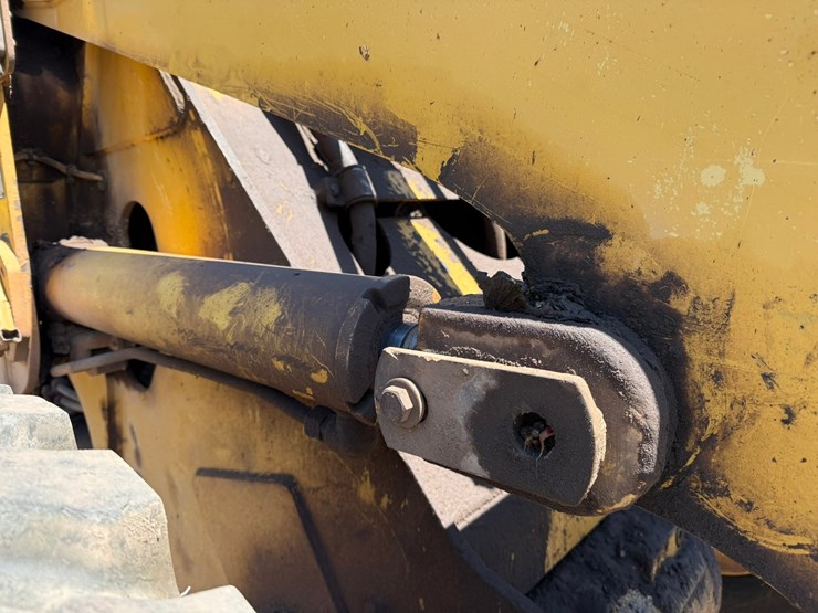 caterpillar-928g-image-16