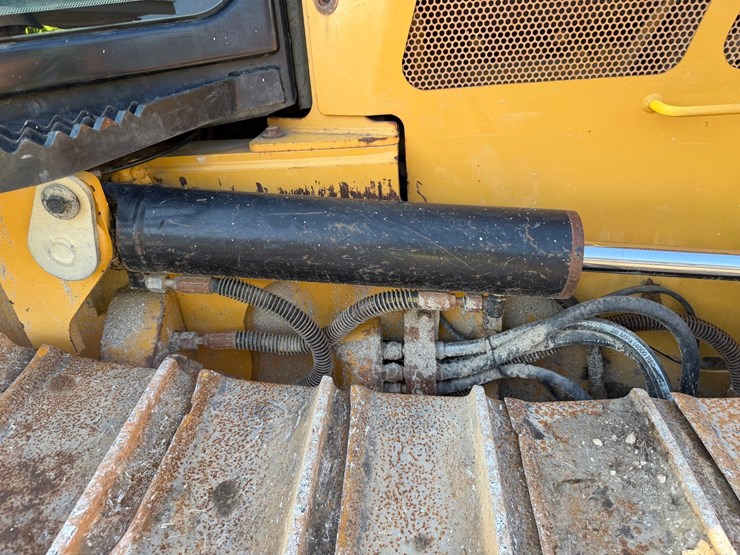 caterpillar-d5k2-lgp-image-60
