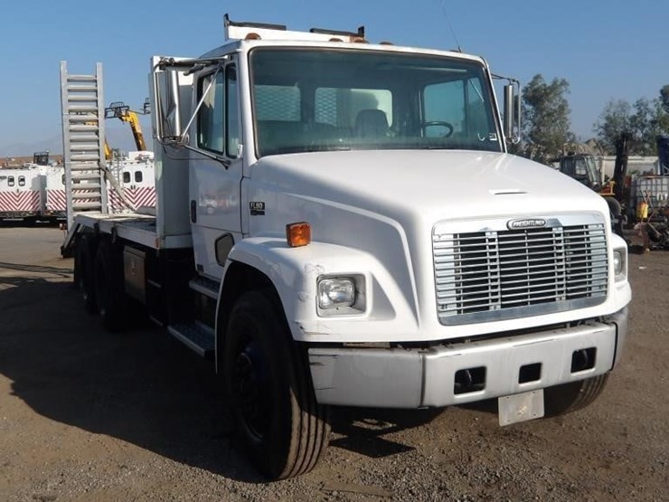 2002-freightliner-fl80-image-2