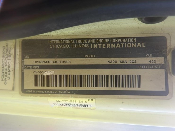 2004-international-durastar-4200-image-18