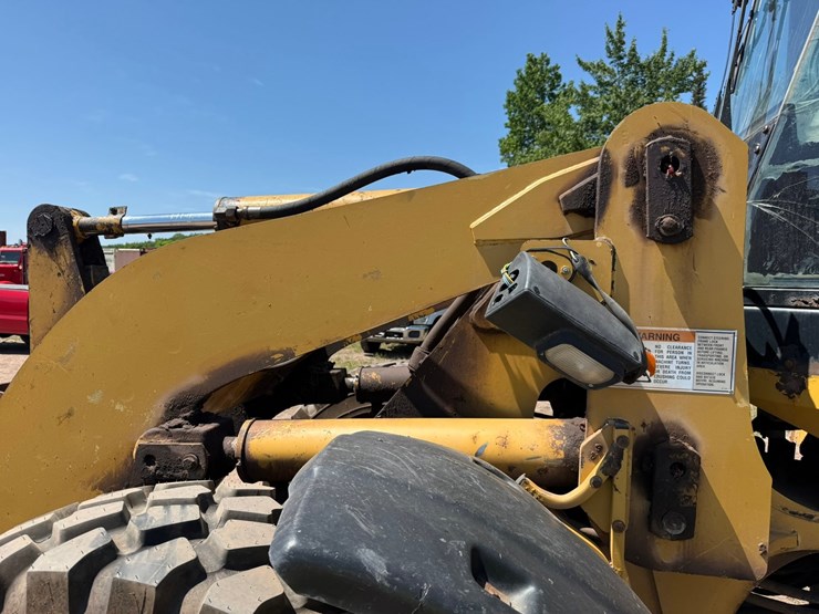 caterpillar-928g-image-80