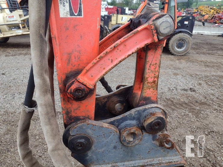 2016-kubota-kx040-4-image-24