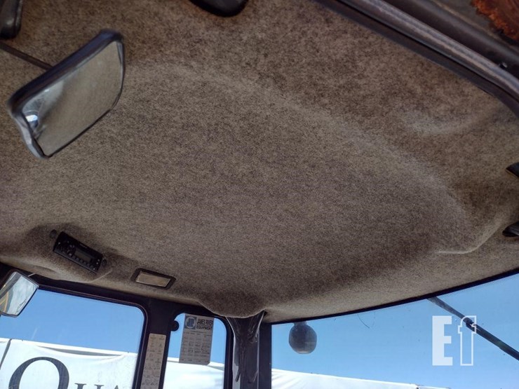 2012-deere-744k-image-15