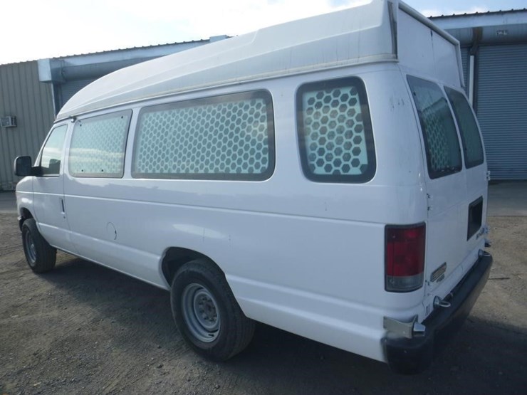 2012-ford-econoline-350-image-4