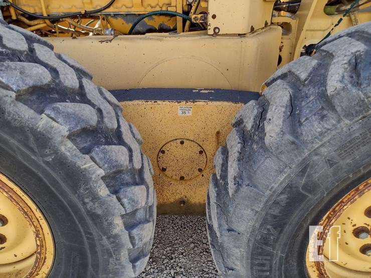1993-deere-570b-image-39