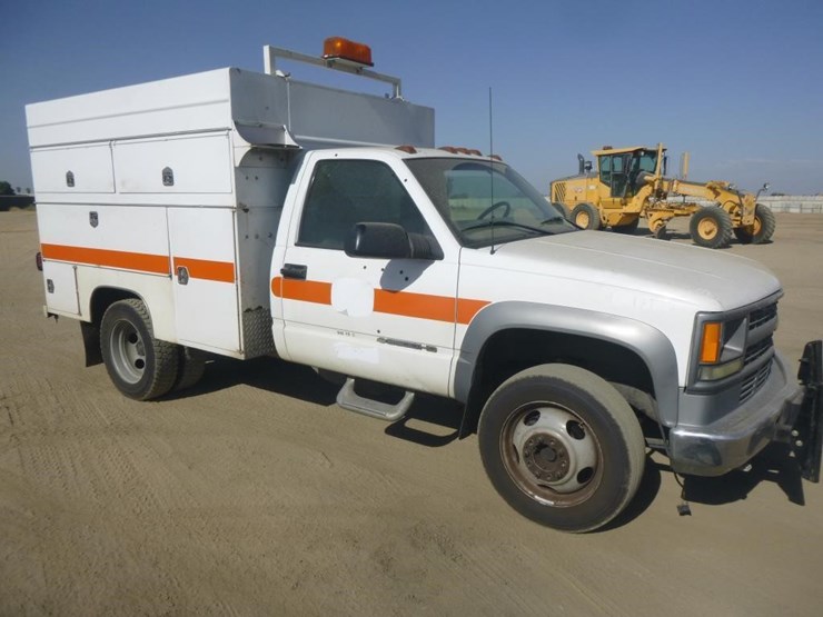 2002-chevrolet-3500hd-image-3