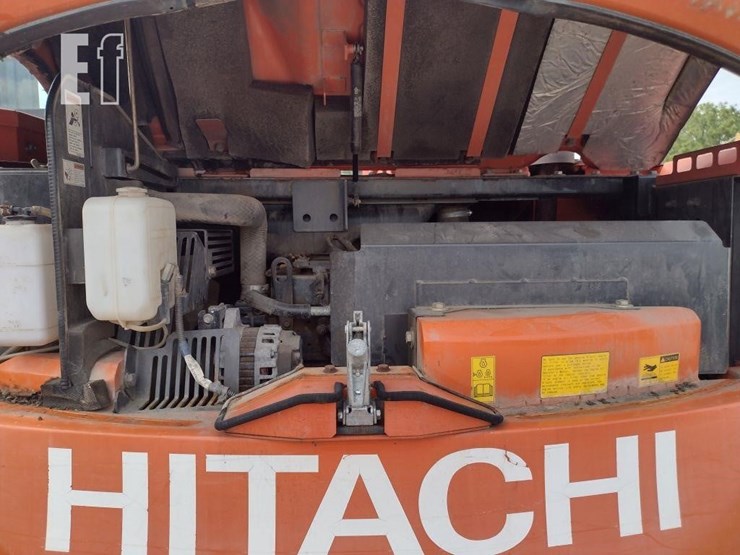 2014-hitachi-zx85usb-5-image-39