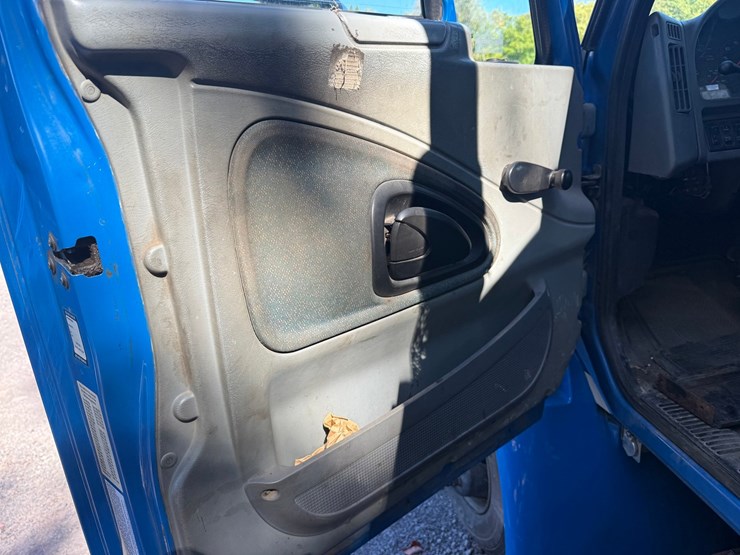 2002-international-durastar-4300-image-37
