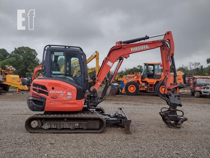 2016-kubota-kx040-4-image-3