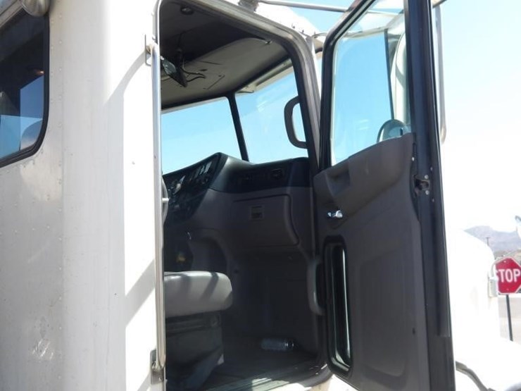 2015-peterbilt-365-image-20