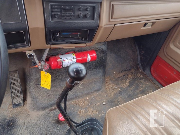 1993-ford-f700-image-12