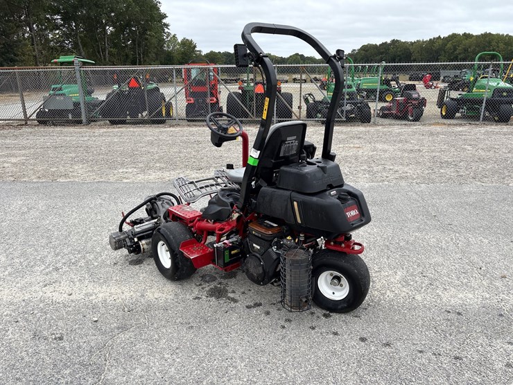 #1058-•-2016-toro-3320-riding-greensmower-199074-image-3