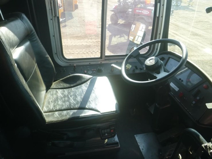 2013-new-flyer-xcelsior-passenger-bus-image-12