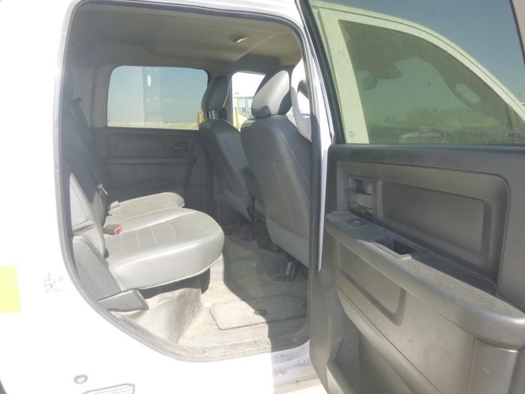 2015-dodge-2500-image-21