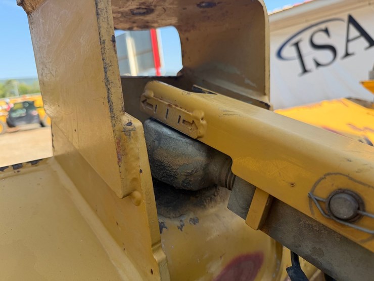 caterpillar-d5k2-lgp-image-18