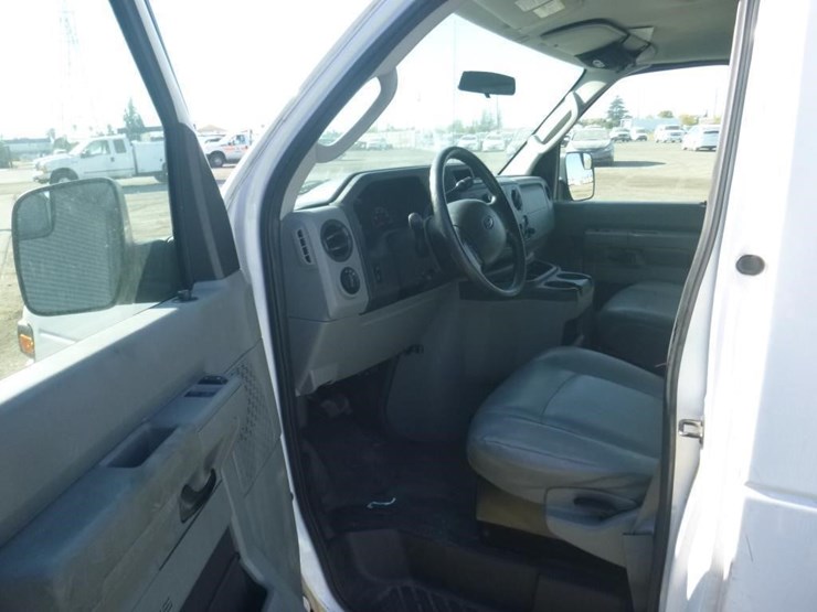 2012-ford-econoline-350-image-5