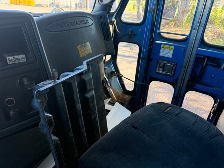 2002-international-durastar-4300-image-39