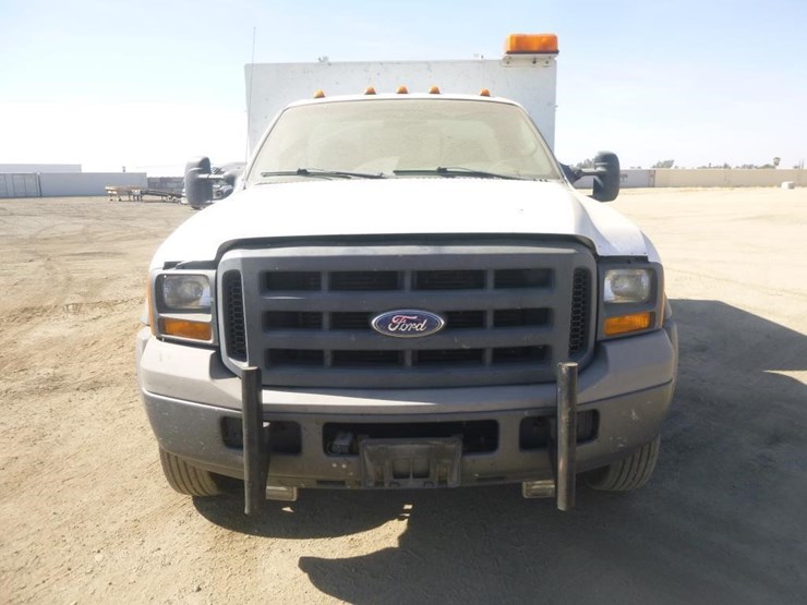 2005-ford-f450-image-27