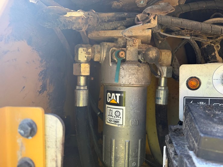 caterpillar-d5k2-lgp-image-56