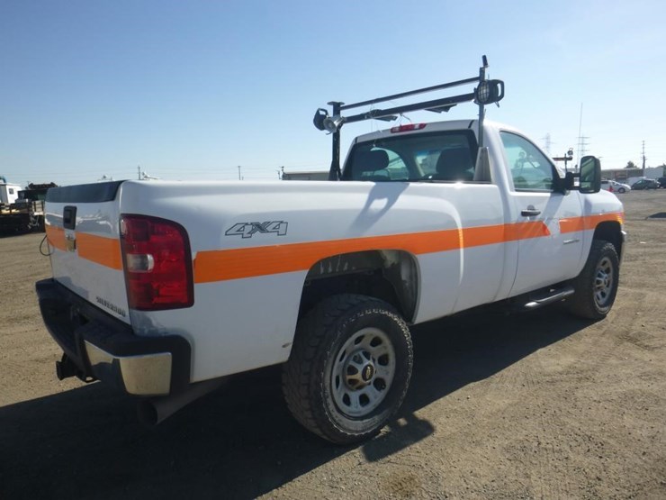2014-chevrolet-3500hd-image-3