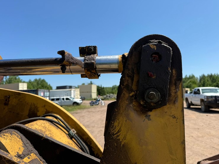 caterpillar-928g-image-14