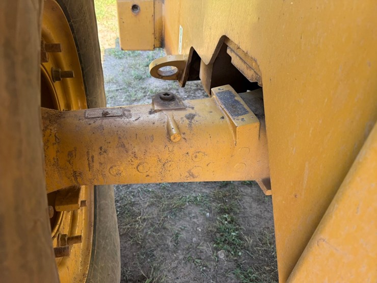 caterpillar-928g-image-35