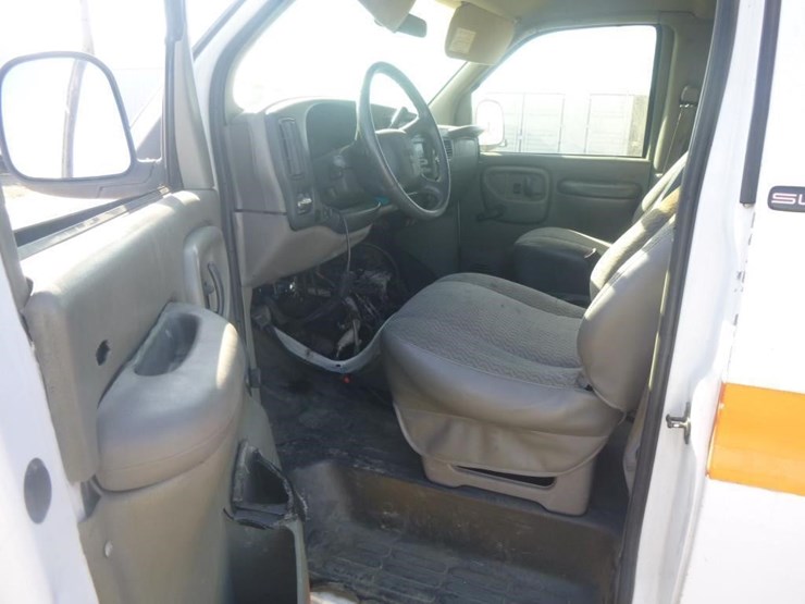1999-gmc-3500-image-8