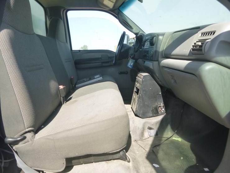 2005-ford-f450-image-19