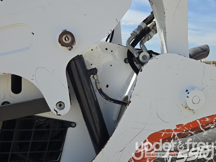 2023-bobcat-t595-image-27